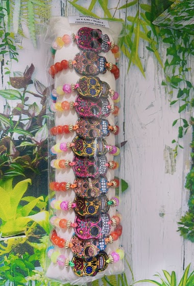 Grossiste Lolo & Yaya - Bracelets fantaisie sur présentoir offert, 12pcs x 2,90€