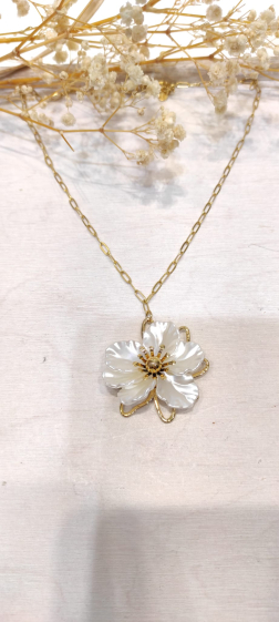 Wholesaler Lolo & Yaya - Callistine flower necklace in steel