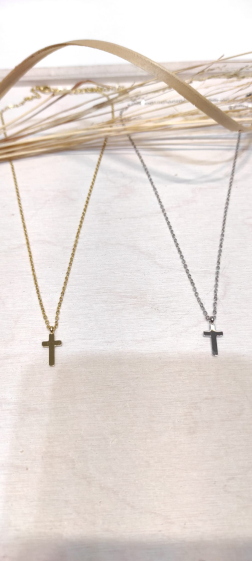 Wholesaler Lolo & Yaya - Timeless cross pendant necklace in stainless steel