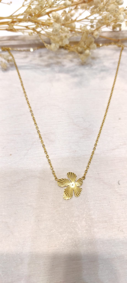 Wholesaler Lolo & Yaya - Timeless Berteli flower necklace in stainless steel