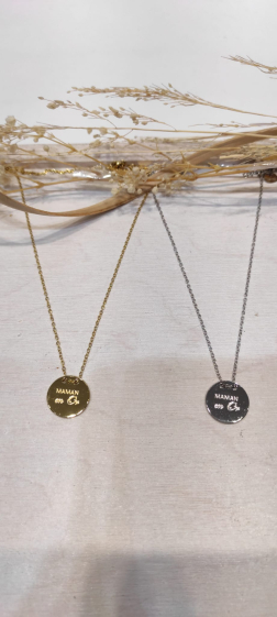Großhändler Lolo & Yaya - Halskette mit MOM-Botschaft in Gold aus Edelstahl