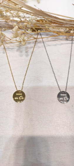 Großhändler Lolo & Yaya - Halskette mit MAMIE-Botschaft in Gold aus Edelstahl