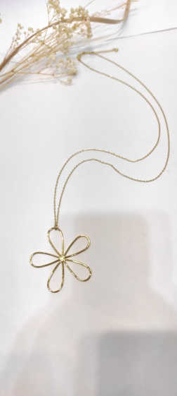 Großhändler Lolo & Yaya - Lange Johanna-Blume-Halskette 70 cm aus Edelstahl