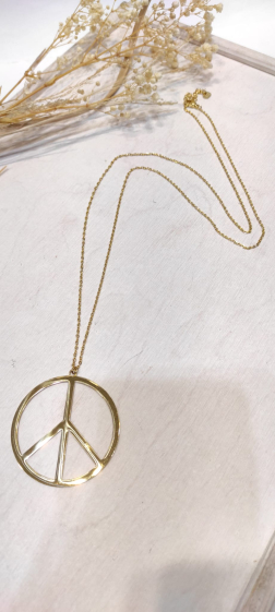 Großhändler Lolo & Yaya - 70 cm lange Halskette „Peace and Love“ aus Edelstahl
