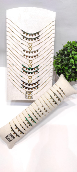Wholesaler Lolo & Yaya - Mixed heart necklaces on free display