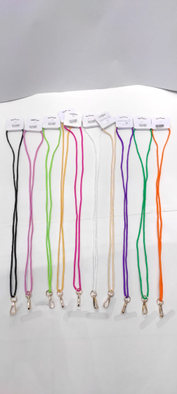 Wholesaler Lolo & Yaya - Simple mobile phone jewelery cord with adapter