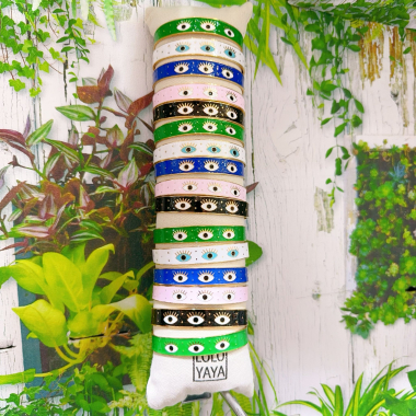 Grossiste Lolo & Yaya - Lot de 16 Bracelets jonc en acier sur présentoir offert, 4€90/pcs