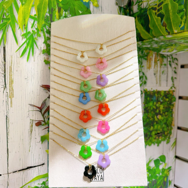 Wholesaler Lolo & Yaya - Set of 16 5-petal steel necklaces on free display