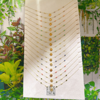 Grossiste Lolo & Yaya - Lot de 16 colliers en acier sur présentoir offert, 3€90/pcs