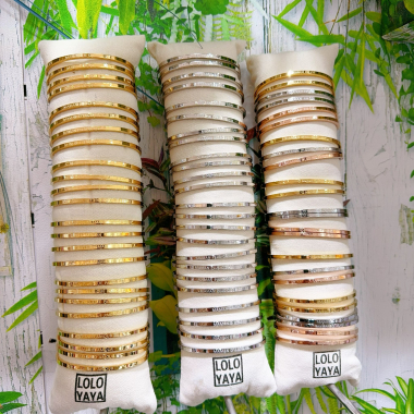 Wholesaler Lolo & Yaya - Lot of 24pcs mixed bangles for Mother's Day on free display