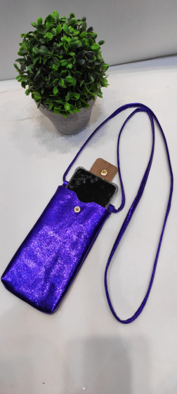 Grossiste Lolo&Yaya - Pochette téléphone avec lanière en simili cuir, 19cm X 10cm
