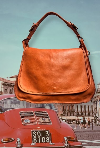 Wholesaler LOUISA LEE - Vintage leather bag with flap