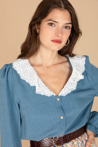 Wholesaler LOVIE & Co - Shirt with perforated embroidered collar