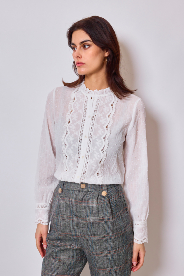 Wholesaler LOVIE & Co - LOVIE - DELICAT shirt in embroidered cotton