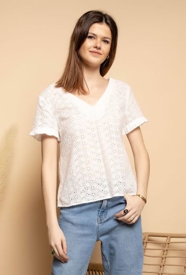 Wholesaler LOVIE & Co - Floral embroidered cotton top