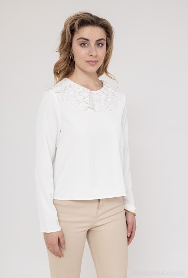 Wholesaler LUCCE - Blouse with lace collar