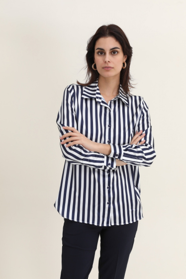Wholesaler Lulumary - Striped shirt with satin fabric