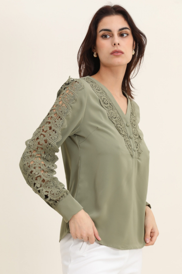 Wholesaler Lulumary - Shirt with lace