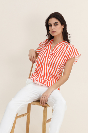 Wholesaler Lulumary - Striped top with satin fabric