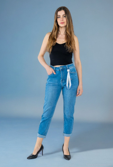 Großhändler Lusa Mode - Stretch-Mom-Jeans mit Gürtel-Accessoire