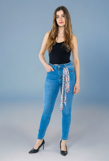Großhändler Lusa Mode - Stretch-Jeans in Monkey-Waschung mit Gürtel-Accessoire