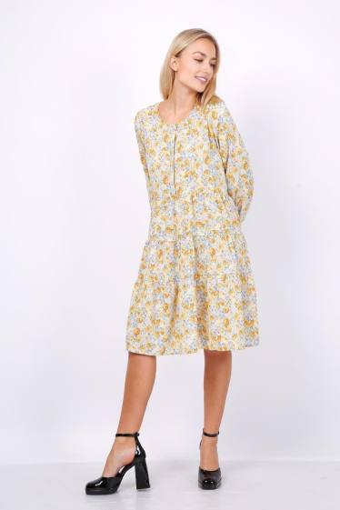 Wholesaler Lusa Mode - Short floral dress with round neck and long sleeves