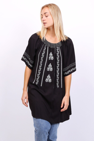 Wholesaler Lusa Mode - Plain tunic with embroidery