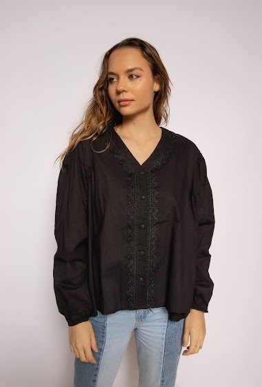 Großhändler LUZABELLE - Blouse with lace detail