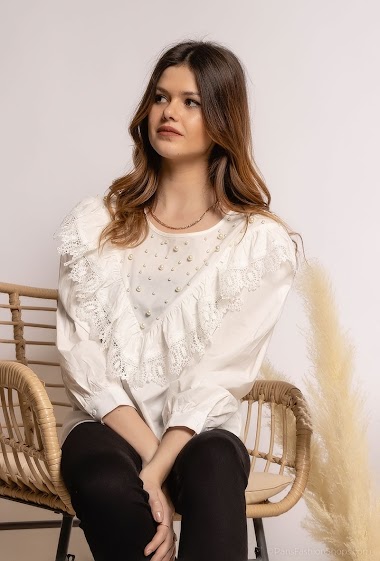 Wholesaler LUZABELLE - Blouse with crochet ruffles and pearls