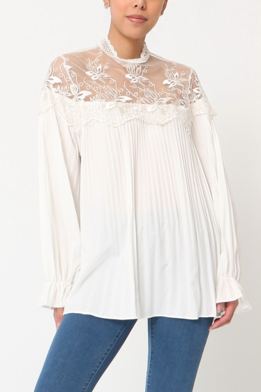 Wholesaler LUZABELLE - Pleated blouse with lace