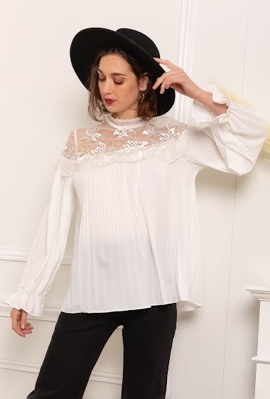 Wholesaler LUZABELLE - Pleated blouse with lace