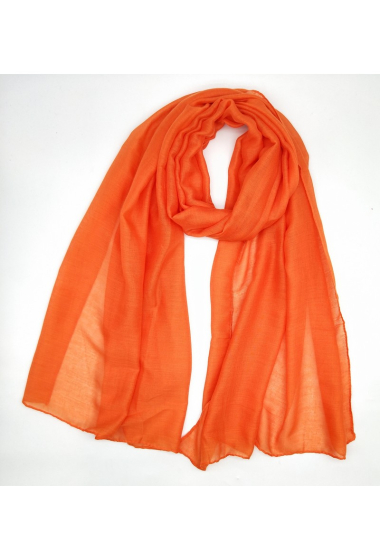 Wholesaler LX Moda - Golden shiny scarf with pattern
