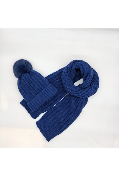 Wholesaler LX Moda - Set scarf and hat with pompom