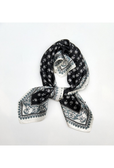 Wholesaler LX Moda - Small square scarf