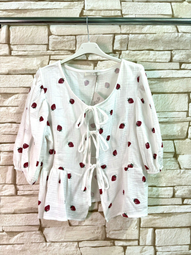 Großhändler LYCHI - Bluse mit Erdbeer-Print aus Baumwollgaze