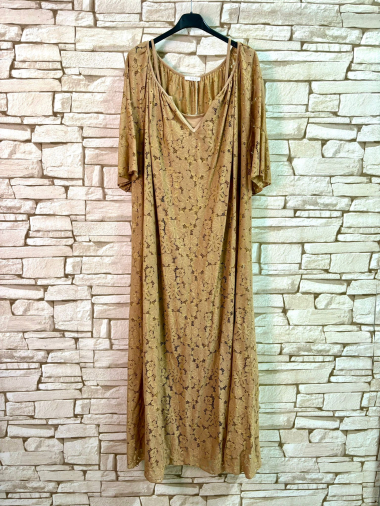 Wholesaler LYCHI - Long lace dress.