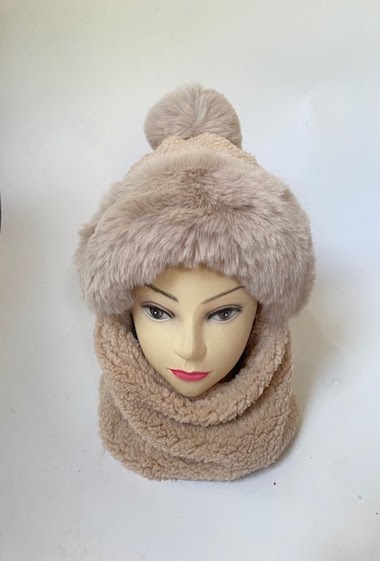 Wholesaler Mac Moda - Soft synthetic fur balaclava with pompon