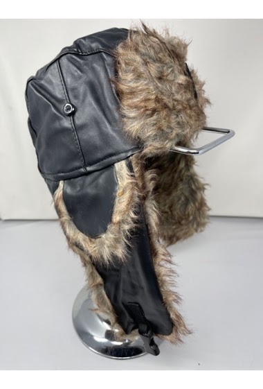 Wholesaler Mac Moda - BLACK CHAPKA WITH FAUX LEATHER AND SYNTHETIC FUR
