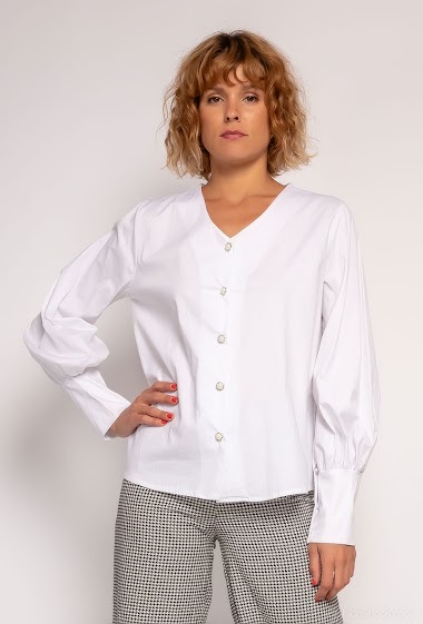 Großhändler Maia H. - Shirt with pearl buttons