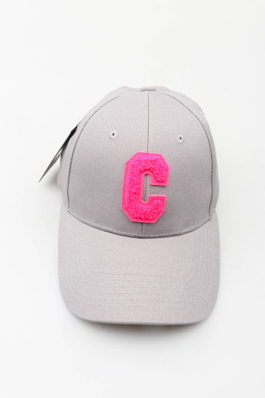 Großhändler MAR&CO Accessoires - Einfarbige Kappe mit dem Buchstaben C in Fuchsia