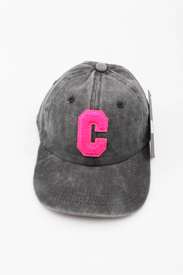 Wholesaler MAR&CO Accessoires - plain denim effect cap with letter c in fuchsia color