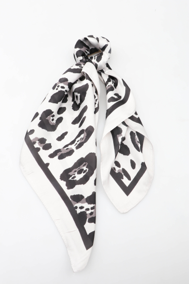 Grossiste MAR&CO Accessoires - foulard carre soie 70*70cm  imprimé léopard