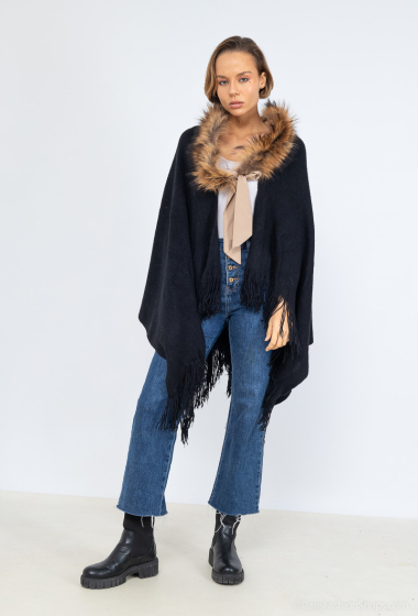 Wholesaler MAR&CO Accessoires - Poncho with fur collar