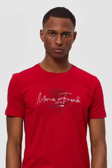 Mayorista Marco Frank - Daniel: Camiseta con Logo Bordado y Estampado