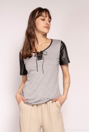 Wholesaler MAR&CO - T-shirt with fake leather sleeves