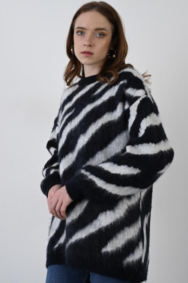 Großhändler MAXMILA PARIS - Eleganter Pullover mit Zebramuster - IROSA