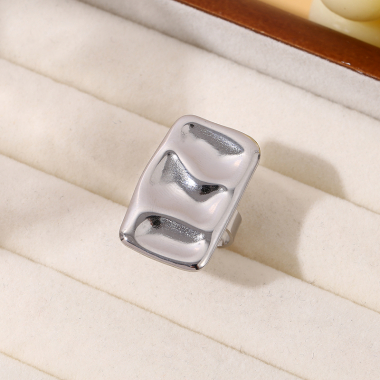 Wholesaler Eclat Paris - Silver Ring with Hammered Rectangle