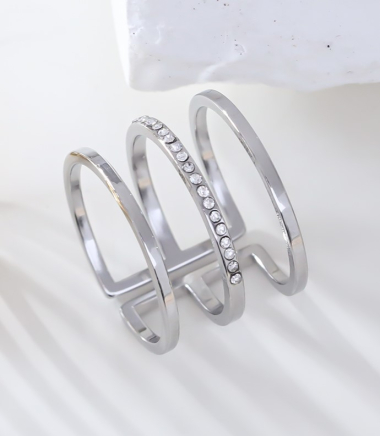 Wholesaler Eclat Paris - Silver quadruple lines ring with rhinestones