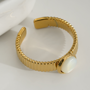 Großhändler Eclat Paris - Verstellbarer goldener Ring mit weißem Stein