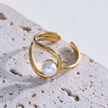 Wholesaler Eclat Paris - Asymmetrical gold ring with pearl